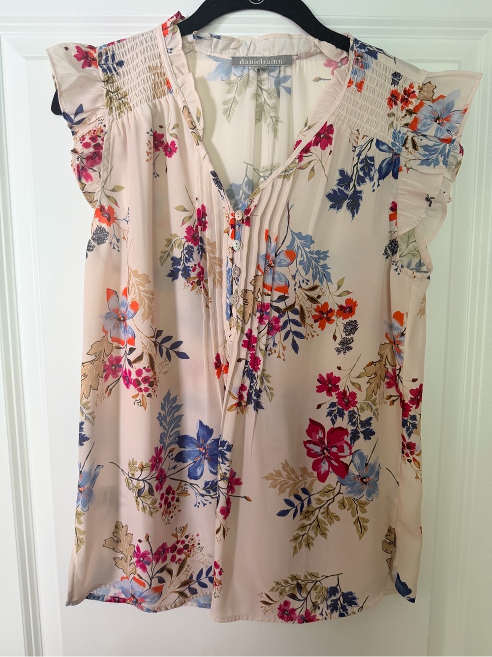 Daniel Rainn Cream Floral Pintuck Flutter Sleeve Blouse